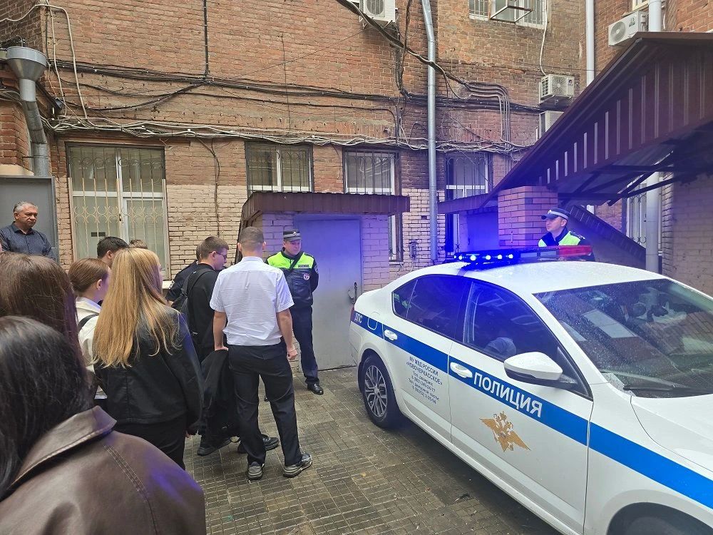 Будущие защитники порядка: полиция Новочеркасска провела профориентационное мероприятие для школьников Будущие защитники порядка: полиция Новочеркасска провела профориентационное мероприятие для школьников