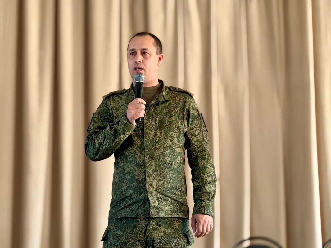 Сегодня в школе №1 города Новочеркасска состоялся «Урок мужества», объединивший поколения защитников Отечества и молодёжь в одном зале Сегодня в школе №1 города Новочеркасска состоялся «Урок мужества», объединивший поколения защитников Отечества и молодёжь в одном зале