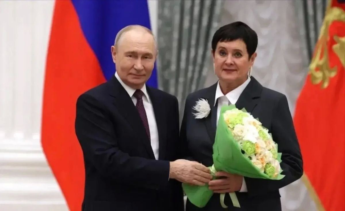 Учитель из Ростовской области получила награду от Владимира Путина Учитель из Ростовской области получила награду от Владимира Путина