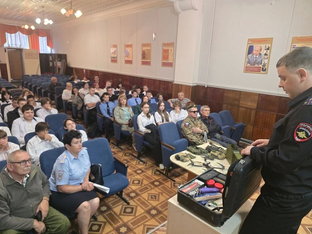 Будущие защитники порядка: полиция Новочеркасска провела профориентационное мероприятие для школьников