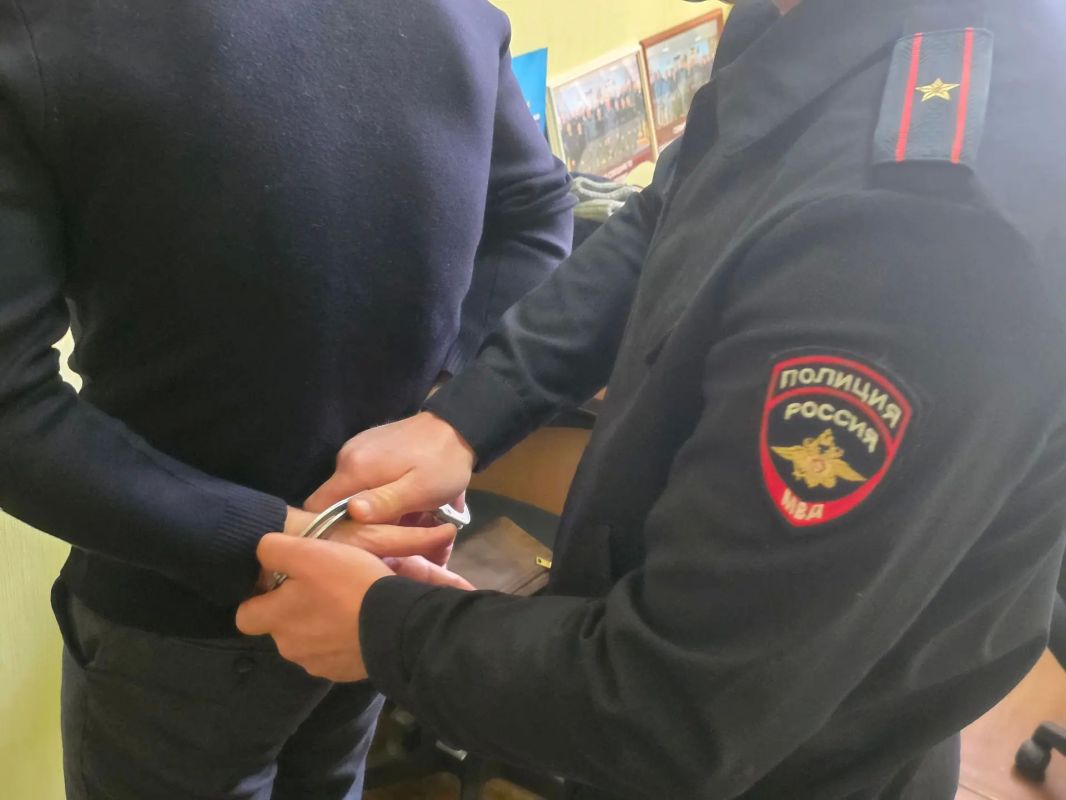 Полицейские города Шахты задержали подозреваемого в краже из домовладения