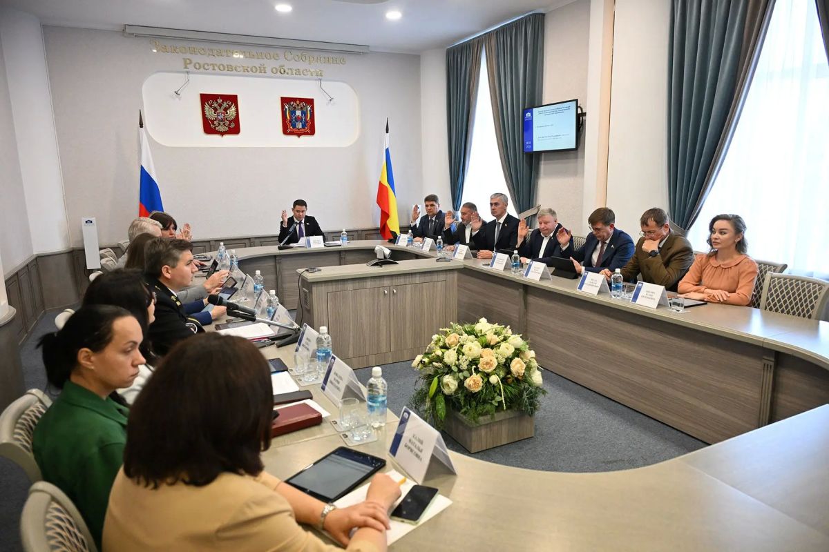 На заседании комитета донского парламента по законодательству депутаты рассмотрели ряд законопроектов, призванных привести региональное законодательство в соответствие с федеральным