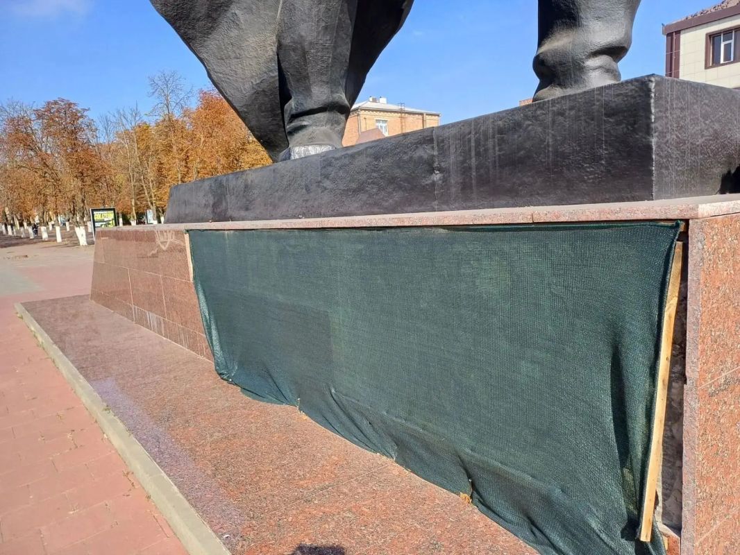 О мерах по сохранению мемориального комплекса «Площадь 40-летия Победы» О мерах по сохранению мемориального комплекса «Площадь 40-летия Победы»