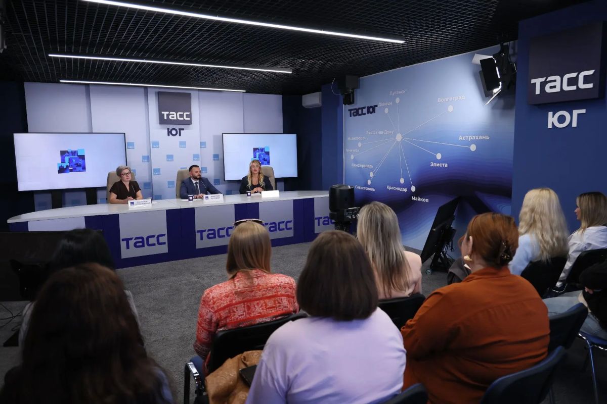Фоторепортаж и главное из заявлений с пресс-конференции, посвященной старту осенних массовых ветеринарных обработок сельскохозяйственных животных в Ростовской области и проведению бесплатной выездной вакцинации питомцев... Фоторепортаж и главное из заявлений с пресс-конференции, посвященной старту осенних массовых ветеринарных обработок сельскохозяйственных животных в Ростовской области и проведению бесплатной выездной вакцинации питомцев...