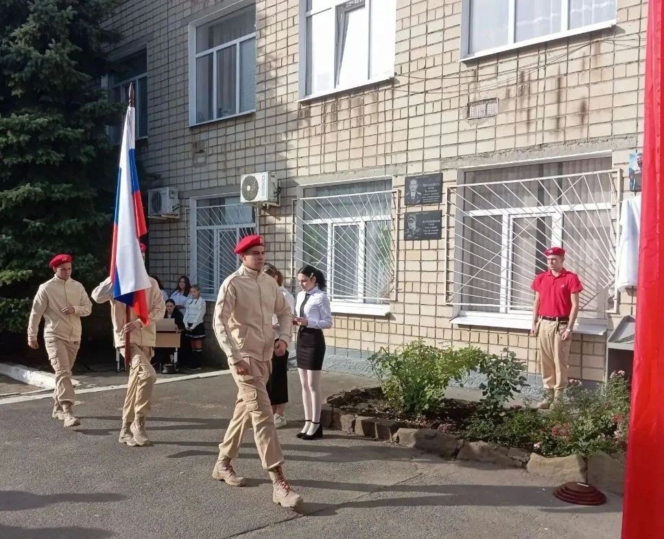 Герой навсегда: в Шахтах открыли мемориальную доску Юрию Селиванову Герой навсегда: в Шахтах открыли мемориальную доску Юрию Селиванову