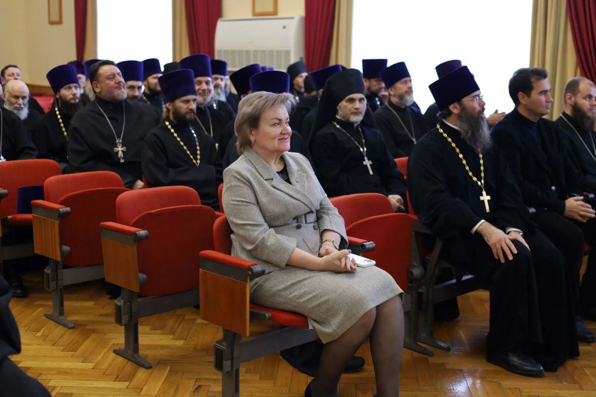 В Шахтах прошла встреча с представителем Московского Патриархата Феодором Шульгой В Шахтах прошла встреча с представителем Московского Патриархата Феодором Шульгой