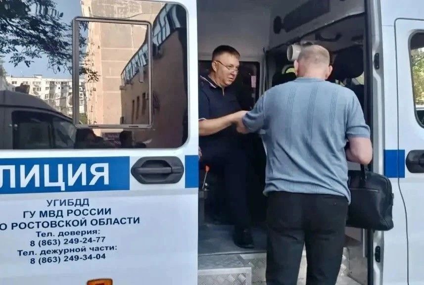 На месте ЧП в Ростовской области работают мобильные приемные полиции для помощи пострадавшим На месте ЧП в Ростовской области работают мобильные приемные полиции для помощи пострадавшим
