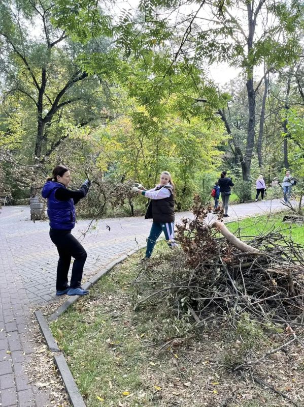 В Батайске прошёл очередной городской субботник В Батайске прошёл очередной городской субботник
