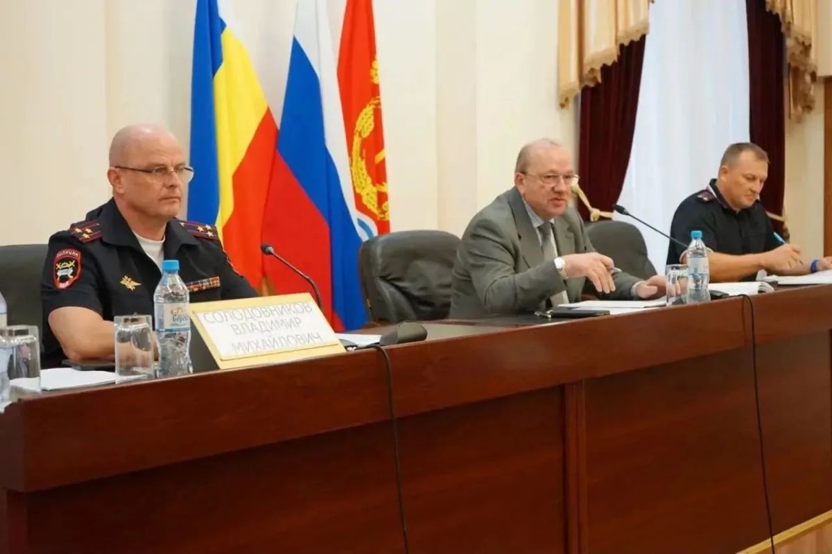Сотрудники Госавтоинспекции провели расширенную комиссию в Усть-Донецком районе Сотрудники Госавтоинспекции провели расширенную комиссию в Усть-Донецком районе