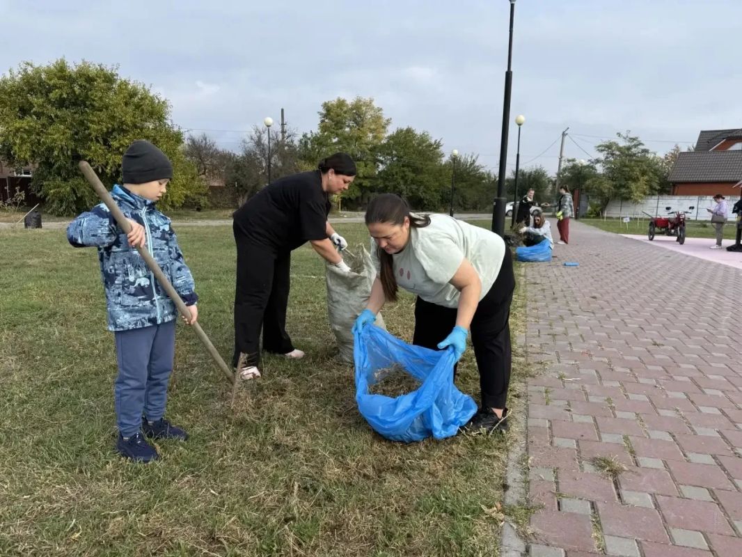 В Батайске прошёл очередной городской субботник В Батайске прошёл очередной городской субботник