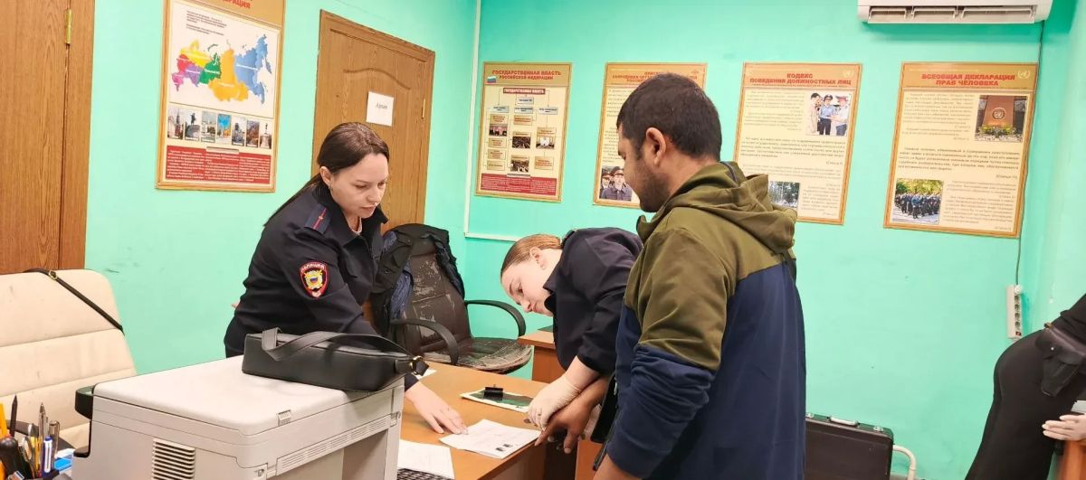 В микрорайоне "Темерник" провели очередной рейд среди мигрантов В микрорайоне "Темерник" провели очередной рейд среди мигрантов