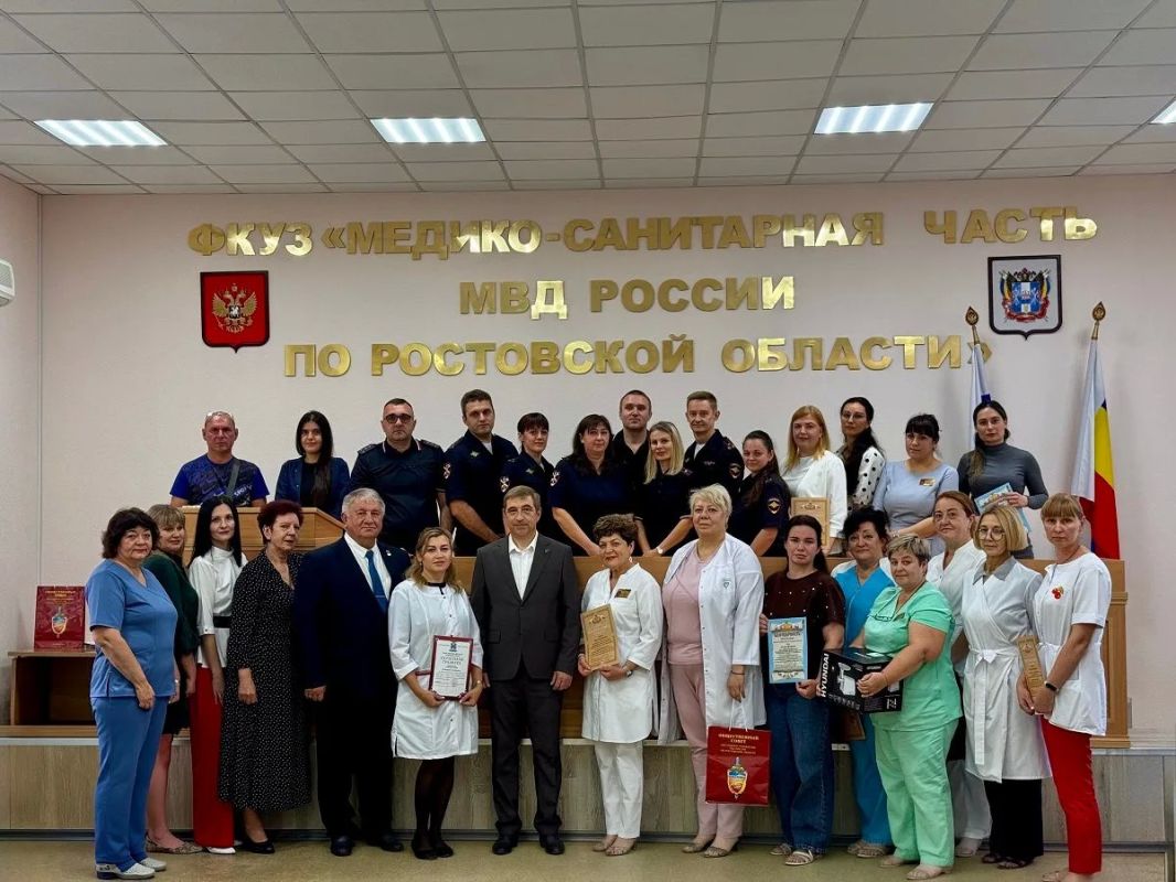 Общественный совет при ГУ МВД России по Ростовской области поздравил сотрудников ФКУЗ «МСЧ МВД России по Ростовской области» и госпиталя МВД с профессиональным праздником Общественный совет при ГУ МВД России по Ростовской области поздравил сотрудников ФКУЗ «МСЧ МВД России по Ростовской области» и госпиталя МВД с профессиональным праздником