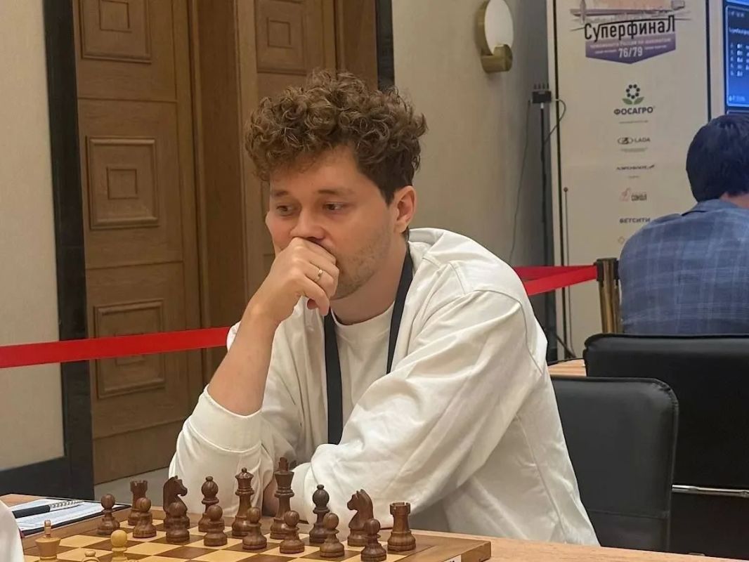 Новочеркасский гроссмейстер Андрей Есипенко досрочно стал чемпионом России по шахматам Новочеркасский гроссмейстер Андрей Есипенко досрочно стал чемпионом России по шахматам