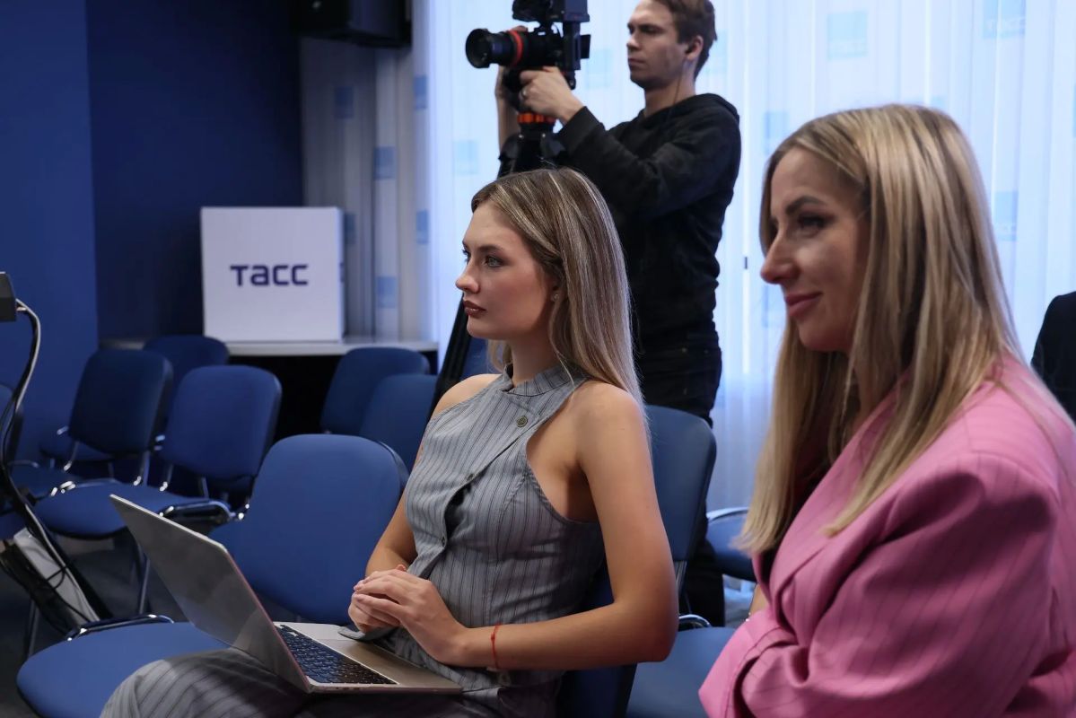 Фоторепортаж и главное из заявлений с пресс-конференции посвященной проведению регионального форума креативных индустрий "Креаномика" Фоторепортаж и главное из заявлений с пресс-конференции посвященной проведению регионального форума креативных индустрий "Креаномика"