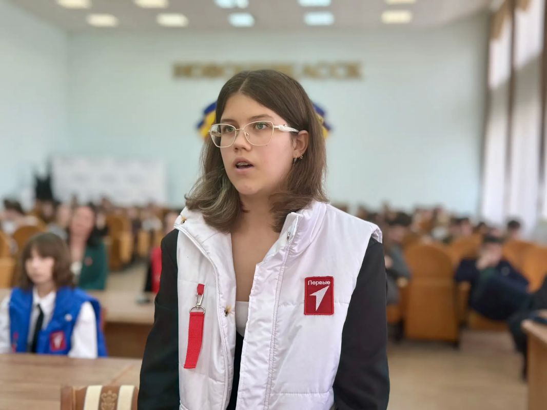 В большом зале городской Думы Новочеркасска состоялось профориентационное мероприятие в рамках федерального проекта «ГосСтарт.Диалог». Встреча была организована специально для школьников и студентов колледжей города, чтобы... В большом зале городской Думы Новочеркасска состоялось профориентационное мероприятие в рамках федерального проекта «ГосСтарт.Диалог». Встреча была организована специально для школьников и студентов колледжей города, чтобы...