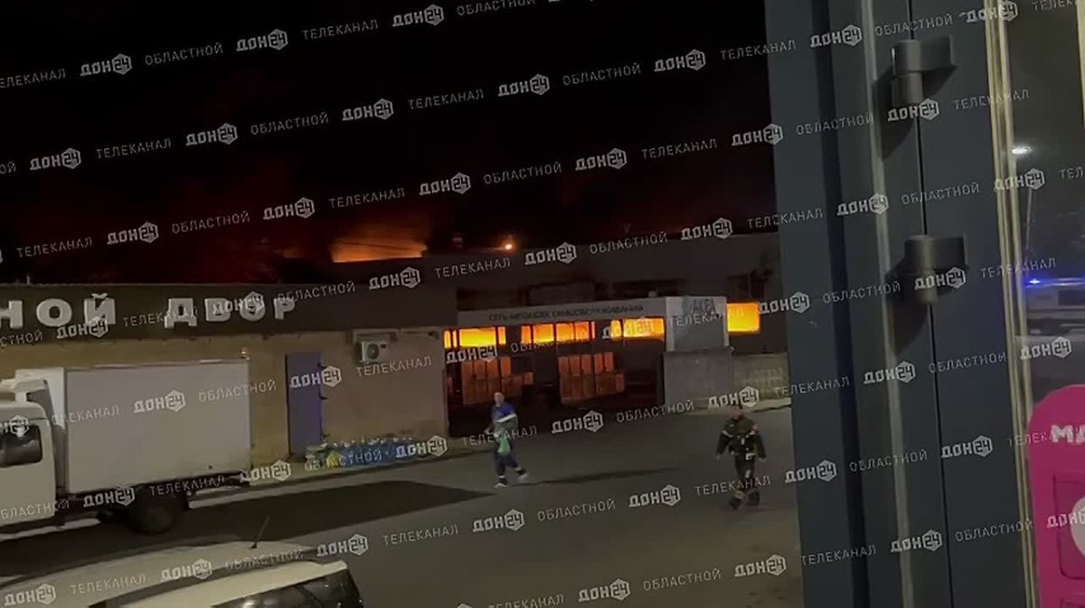 Появились новые кадры крупного пожара в Аксае
