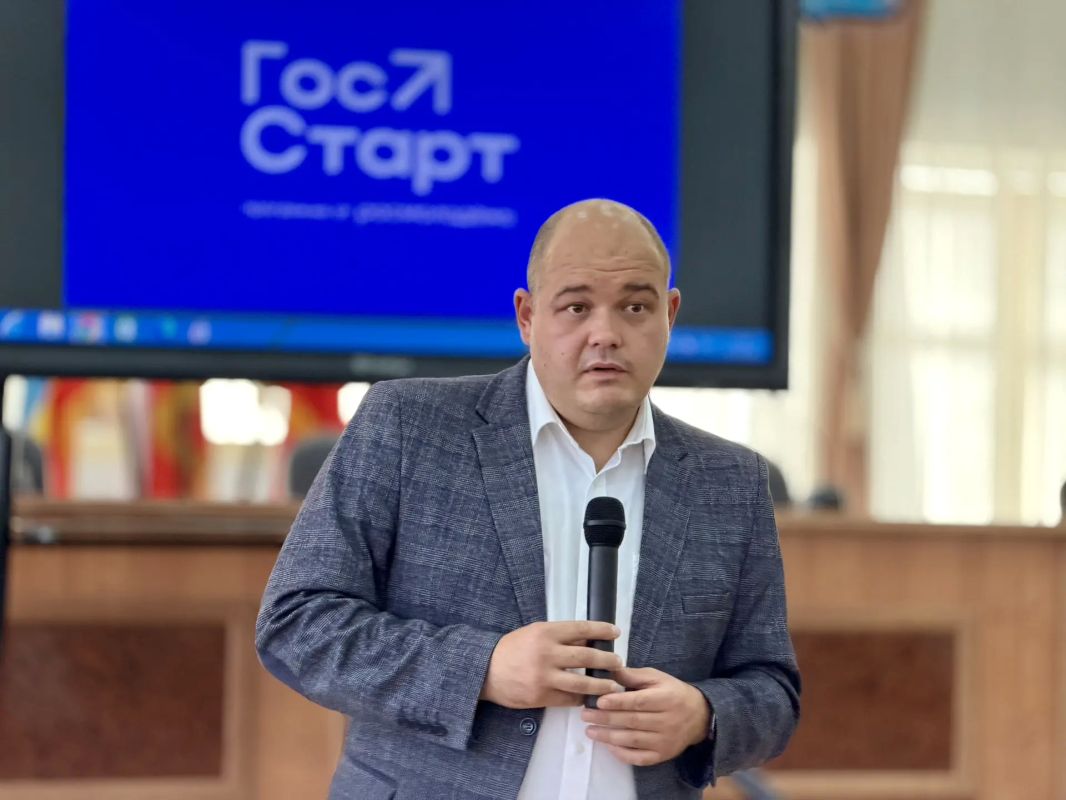 В большом зале городской Думы Новочеркасска состоялось профориентационное мероприятие в рамках федерального проекта «ГосСтарт.Диалог». Встреча была организована специально для школьников и студентов колледжей города, чтобы...