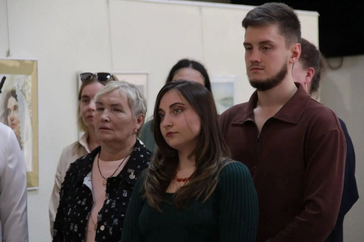 В Выставочном зале Дома-музея Ивана Крылова в 15 раз открылась ежегодная региональная выставка «Молодые художники Дона и Кубани» В Выставочном зале Дома-музея Ивана Крылова в 15 раз открылась ежегодная региональная выставка «Молодые художники Дона и Кубани»