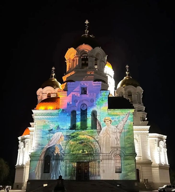 13 и 14 октября с 18:30 до 20:00, на стенах собора появятся знаковые православные сюжеты