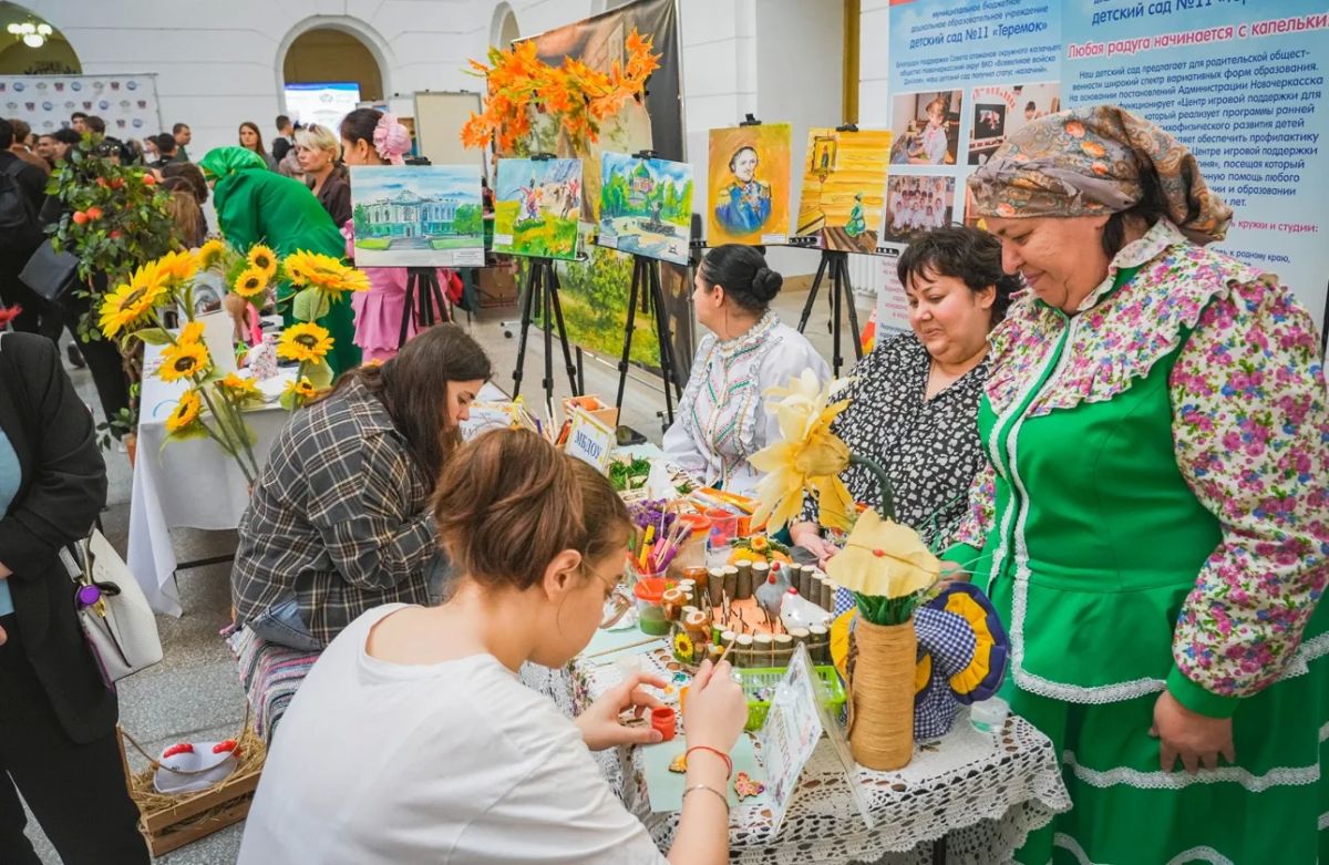 В праздничный день Покрова Пресвятой Богородицы в Крытом дворе Южно-Российского государственного политехнического университета (НПИ) имени Матвея Платова развернулся традиционный фестиваль казачьей культуры «На Дону, на Доне» В праздничный день Покрова Пресвятой Богородицы в Крытом дворе Южно-Российского государственного политехнического университета (НПИ) имени Матвея Платова развернулся традиционный фестиваль казачьей культуры «На Дону, на Доне»