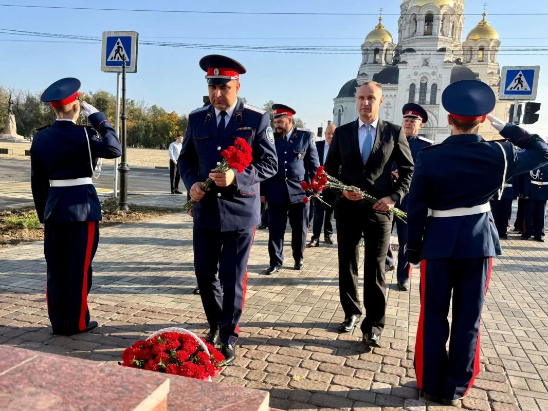 Сегодня, 14 октября, Новочеркасск вместе со всем российским казачеством отмечает светлый и особо чтимый праздник — Покров Пресвятой Богородицы Сегодня, 14 октября, Новочеркасск вместе со всем российским казачеством отмечает светлый и особо чтимый праздник — Покров Пресвятой Богородицы