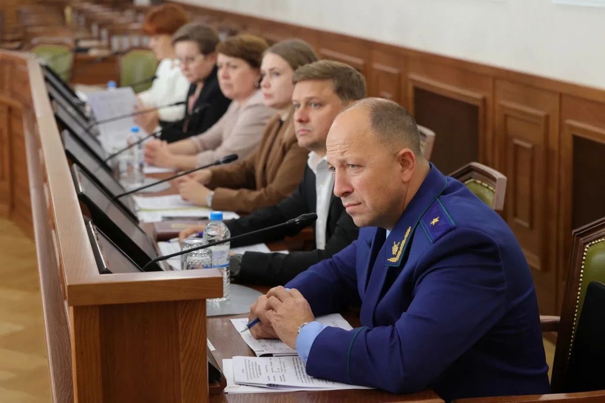 Юрий Слюсарь: Сегодня провели совместное совещание с прокурором Ростовской области Романом Прасковым Юрий Слюсарь: Сегодня провели совместное совещание с прокурором Ростовской области Романом Прасковым