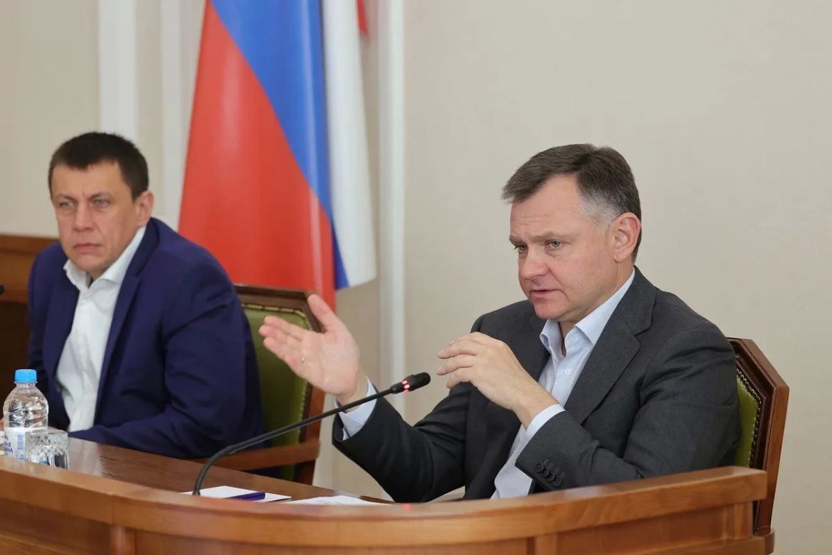 Юрий Слюсарь: Сегодня провели совместное совещание с прокурором Ростовской области Романом Прасковым Юрий Слюсарь: Сегодня провели совместное совещание с прокурором Ростовской области Романом Прасковым