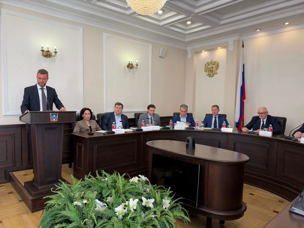 Под председательством министра строительства, архитектуры и территориального развития Ростовской области Сергея Куц состоялось очередное заседание Комиссии по градостроительной деятельности при Правительстве Ростовской... Под председательством министра строительства, архитектуры и территориального развития Ростовской области Сергея Куц состоялось очередное заседание Комиссии по градостроительной деятельности при Правительстве Ростовской...