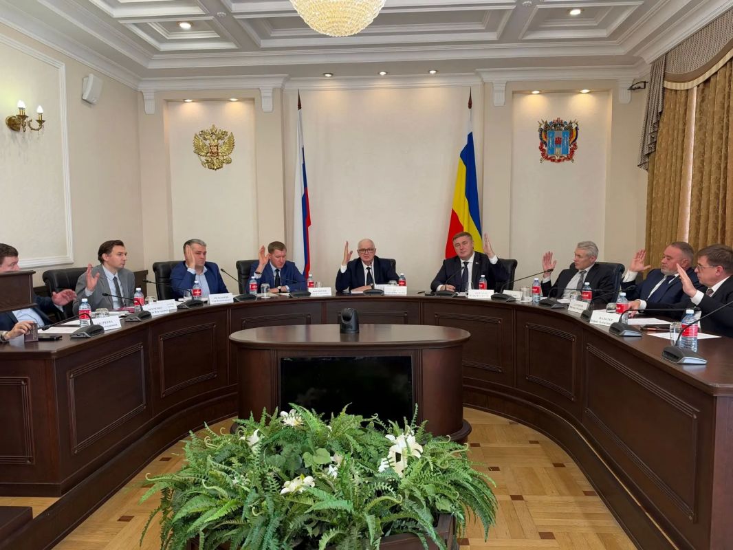 Под председательством министра строительства, архитектуры и территориального развития Ростовской области Сергея Куц состоялось очередное заседание Комиссии по градостроительной деятельности при Правительстве Ростовской... Под председательством министра строительства, архитектуры и территориального развития Ростовской области Сергея Куц состоялось очередное заседание Комиссии по градостроительной деятельности при Правительстве Ростовской...