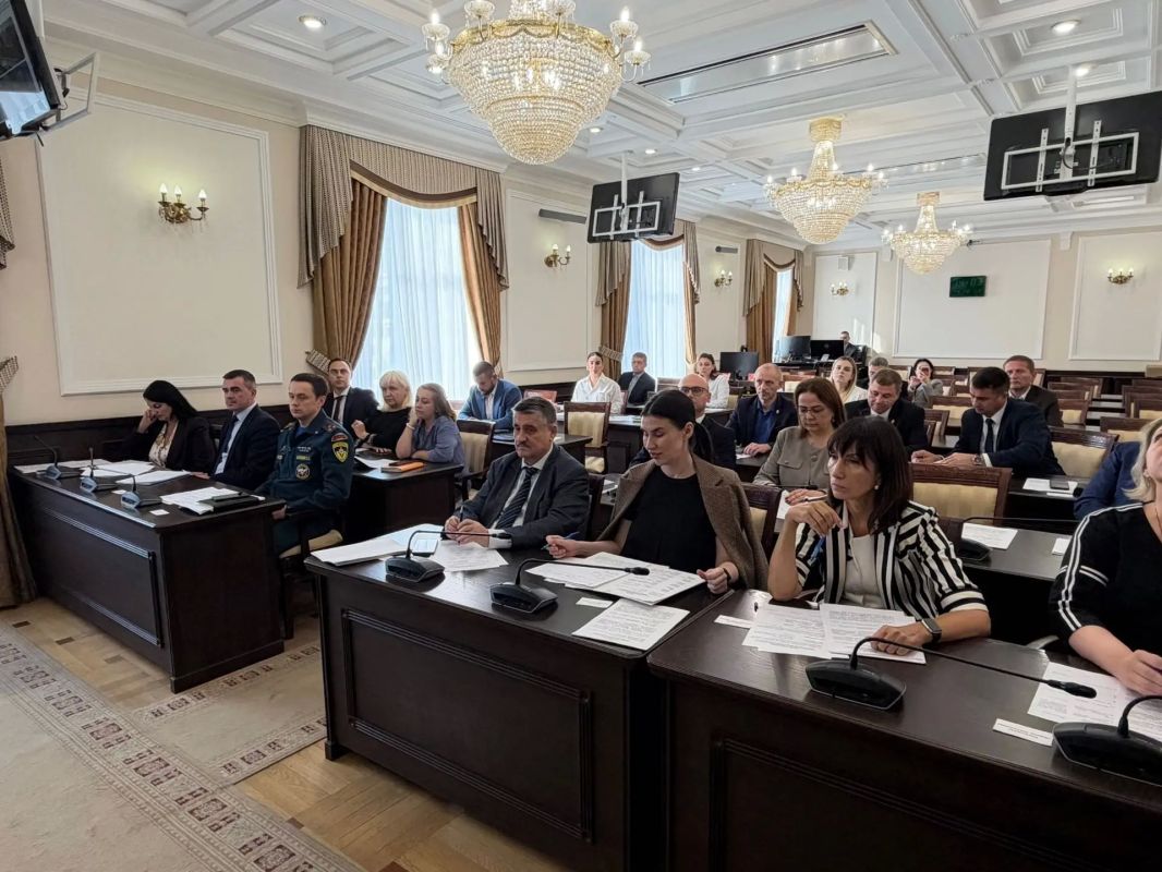 Под председательством министра строительства, архитектуры и территориального развития Ростовской области Сергея Куц состоялось очередное заседание Комиссии по градостроительной деятельности при Правительстве Ростовской... Под председательством министра строительства, архитектуры и территориального развития Ростовской области Сергея Куц состоялось очередное заседание Комиссии по градостроительной деятельности при Правительстве Ростовской...