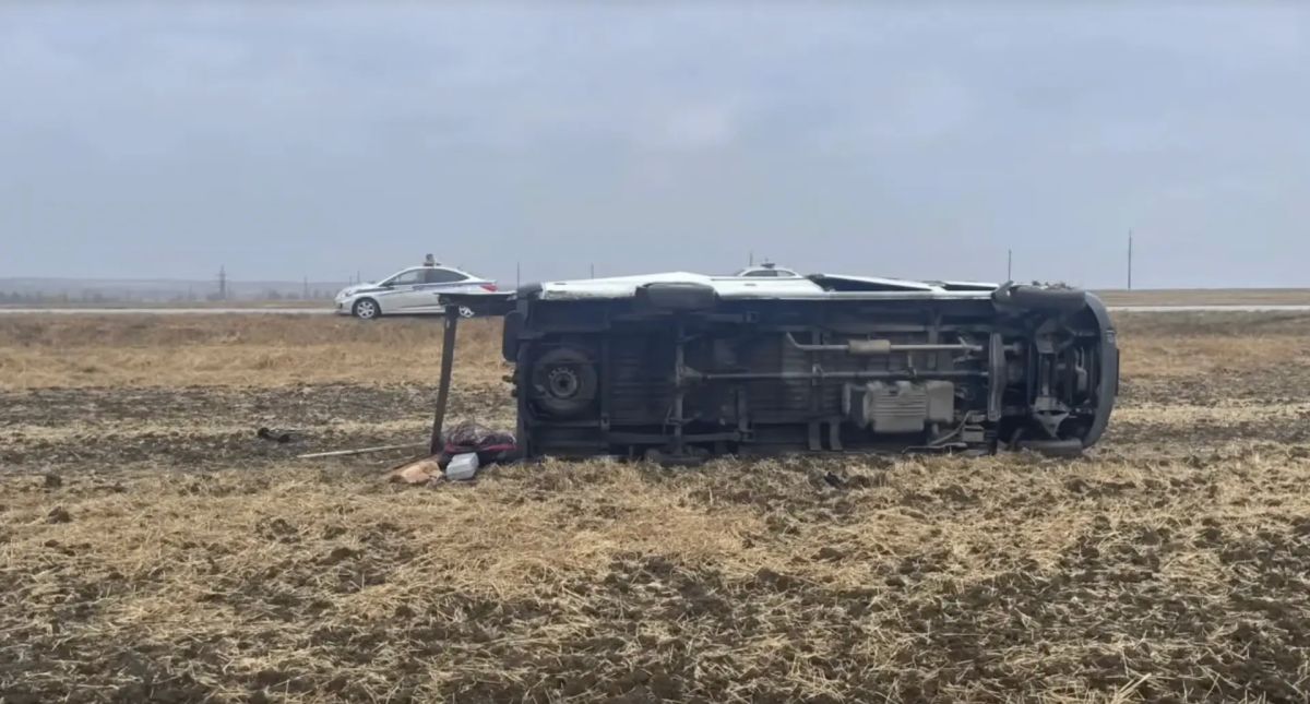 Водитель и четыре его пассажира пострадали при опрокидывании фургона на трассе в Ростовской области, сообщили в Госатоинспекции региона Водитель и четыре его пассажира пострадали при опрокидывании фургона на трассе в Ростовской области, сообщили в Госатоинспекции региона