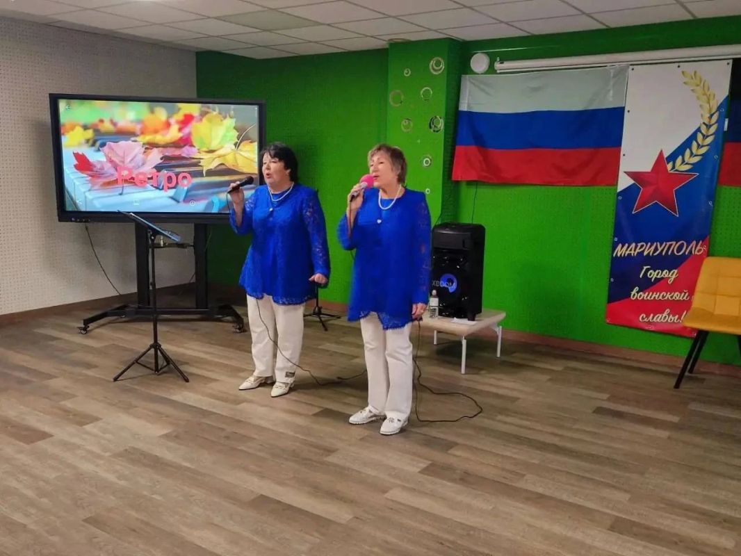 Искусство без возраста: в Мариуполе прошли концерт и выставка для граждан старшего поколения Искусство без возраста: в Мариуполе прошли концерт и выставка для граждан старшего поколения