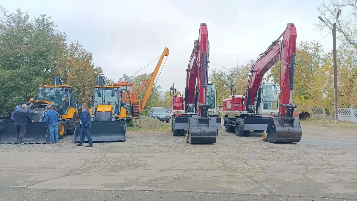 Автопарк шахтинского филиала ГУП РО «УРСВ» пополнился новой спецтехникой Автопарк шахтинского филиала ГУП РО «УРСВ» пополнился новой спецтехникой