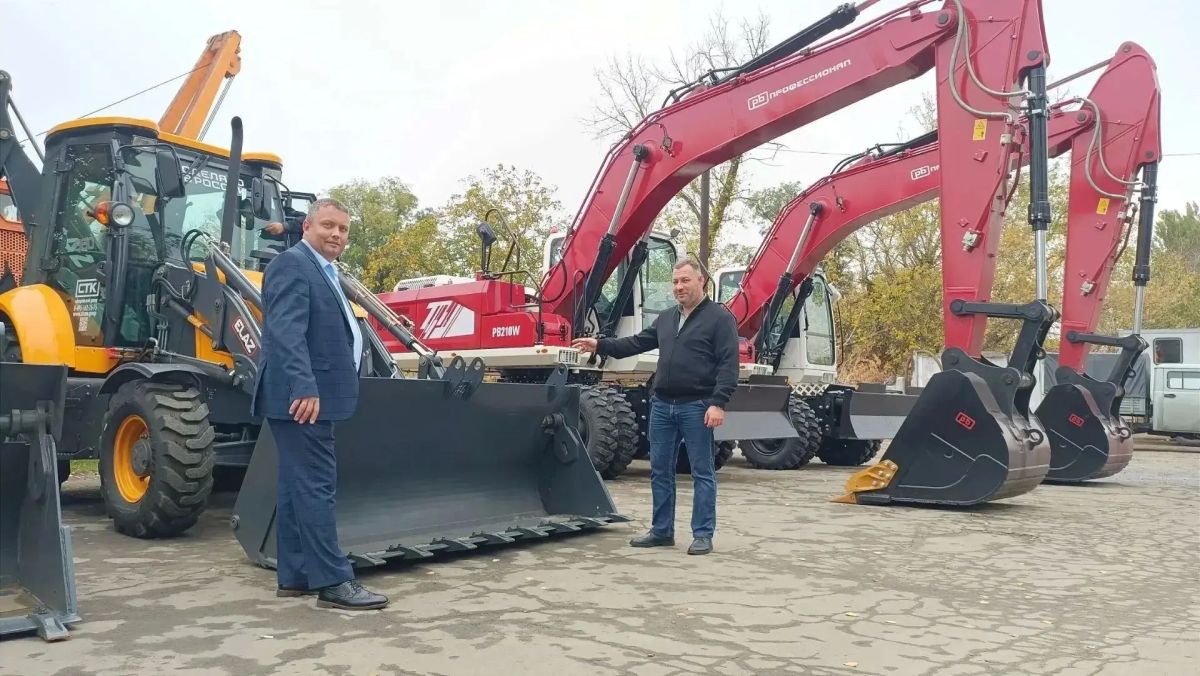 Автопарк шахтинского филиала ГУП РО «УРСВ» пополнился новой спецтехникой