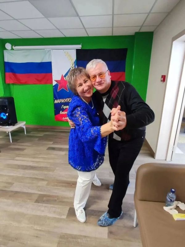 Искусство без возраста: в Мариуполе прошли концерт и выставка для граждан старшего поколения Искусство без возраста: в Мариуполе прошли концерт и выставка для граждан старшего поколения