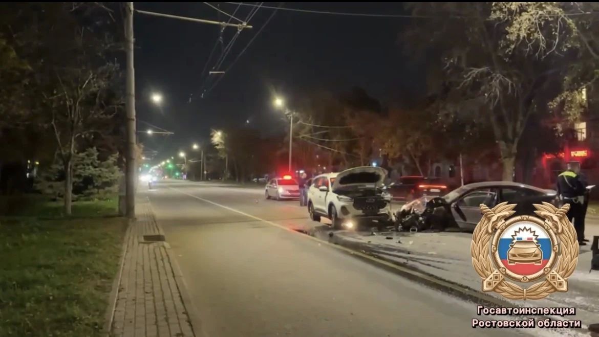 Пять автомобилей столкнулись на проспекте Шолохова в Ростове Пять автомобилей столкнулись на проспекте Шолохова в Ростове