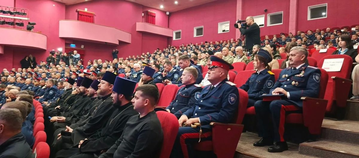 Начальник донского Главка МВД принял участие в XXXII казачьем круге в Новочеркасске Начальник донского Главка МВД принял участие в XXXII казачьем круге в Новочеркасске