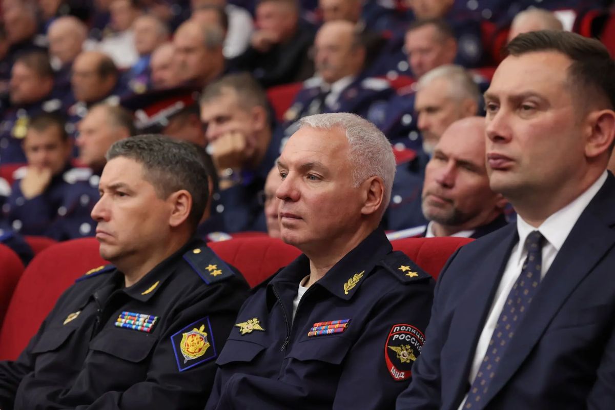 Начальник донского Главка МВД принял участие в XXXII казачьем круге в Новочеркасске Начальник донского Главка МВД принял участие в XXXII казачьем круге в Новочеркасске