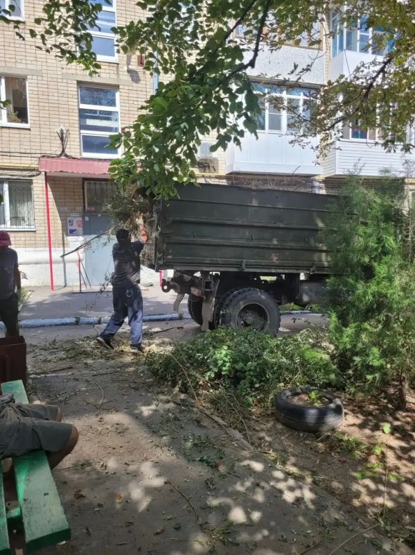 Чистый город — общая забота: управляющие компании вышли на субботник! Чистый город — общая забота: управляющие компании вышли на субботник!