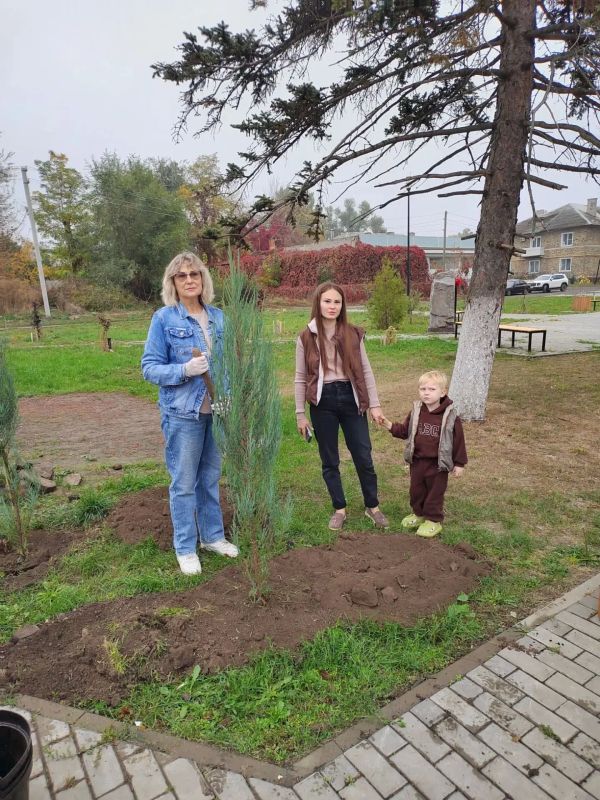 Майчане заложили аллею памяти: в сквере ДК им. Чиха высадили деревья в честь воинов СВО Майчане заложили аллею памяти: в сквере ДК им. Чиха высадили деревья в честь воинов СВО