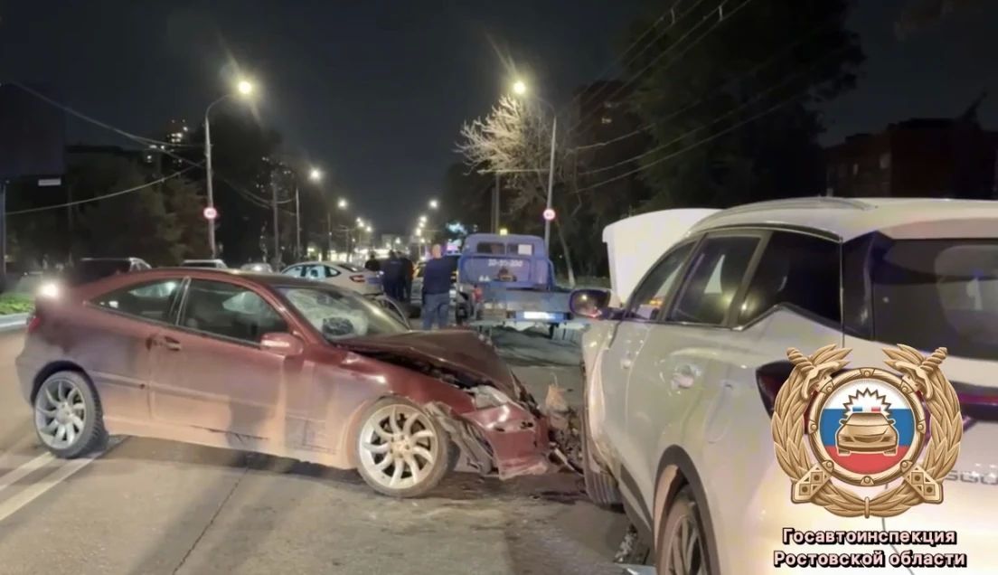 Пять автомобилей столкнулись на проспекте Шолохова в Ростове Пять автомобилей столкнулись на проспекте Шолохова в Ростове