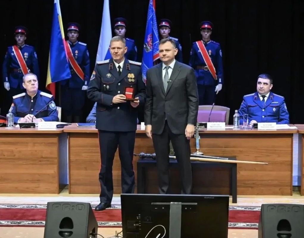 Начальник донского Главка МВД принял участие в XXXII казачьем круге в Новочеркасске Начальник донского Главка МВД принял участие в XXXII казачьем круге в Новочеркасске