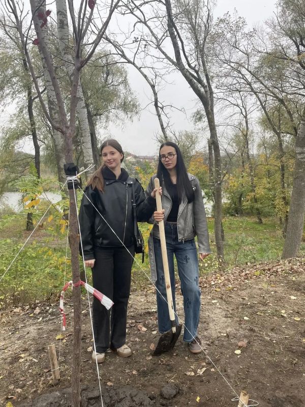 17 октября на территории Ростовской области состоялся осенний День древонасаждений и областной субботник, в которых приняли участие сотрудники министерства строительства, архитектуры и территориального развития Ростовской... 17 октября на территории Ростовской области состоялся осенний День древонасаждений и областной субботник, в которых приняли участие сотрудники министерства строительства, архитектуры и территориального развития Ростовской...