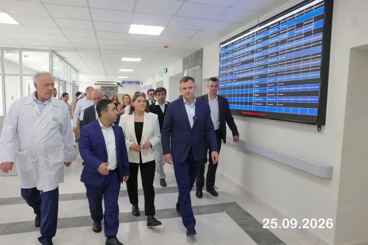 Юрий Слюсарь: Выполнили обещание: сегодня поликлиника №3 в Волгодонске возобновила прием пациентов после капитального ремонта Юрий Слюсарь: Выполнили обещание: сегодня поликлиника №3 в Волгодонске возобновила прием пациентов после капитального ремонта