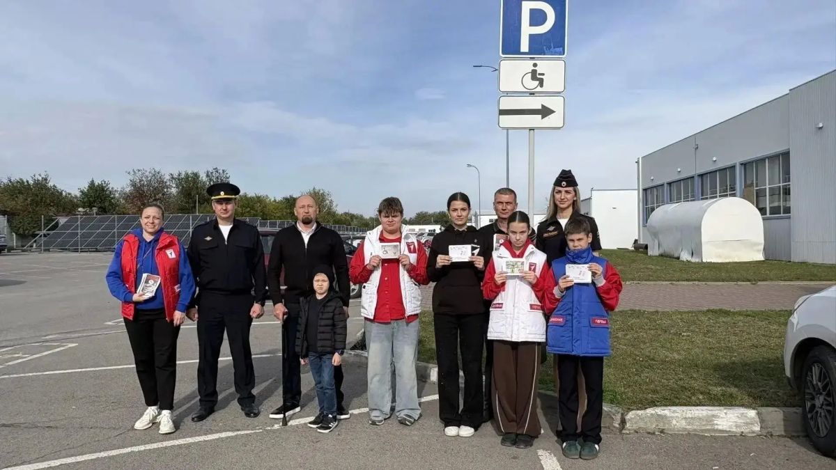 Правила дорожного движения и взаимное уважение: в Шахтах провели акцию «Парковка для героев» Правила дорожного движения и взаимное уважение: в Шахтах провели акцию «Парковка для героев»