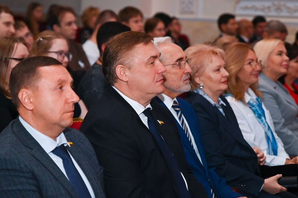 Председатель комитета Законодательного Собрания Ростовской области по экономической политике Игорь Бураков и депутат донского парламента Максим Гелас приняли участие в торжественном собрании в Институте магистратуры... Председатель комитета Законодательного Собрания Ростовской области по экономической политике Игорь Бураков и депутат донского парламента Максим Гелас приняли участие в торжественном собрании в Институте магистратуры...
