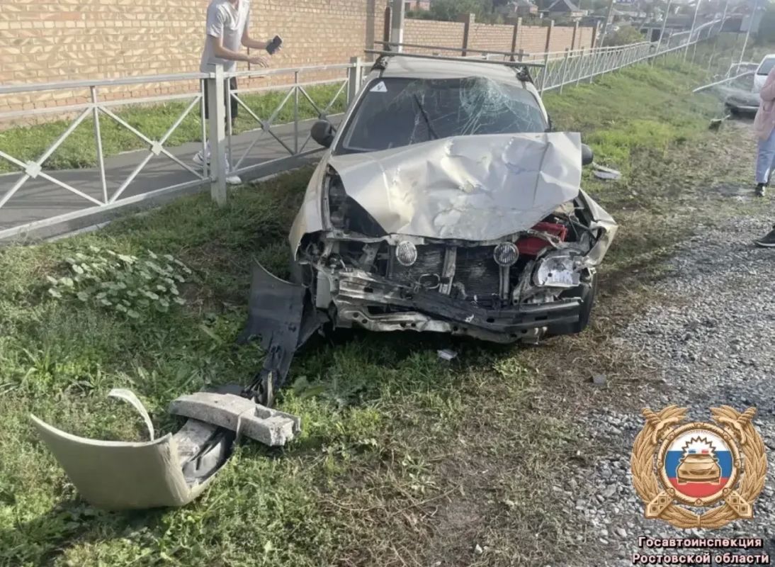 В Ростовской области школьный автобус попал в ДТП с двумя авто В Ростовской области школьный автобус попал в ДТП с двумя авто