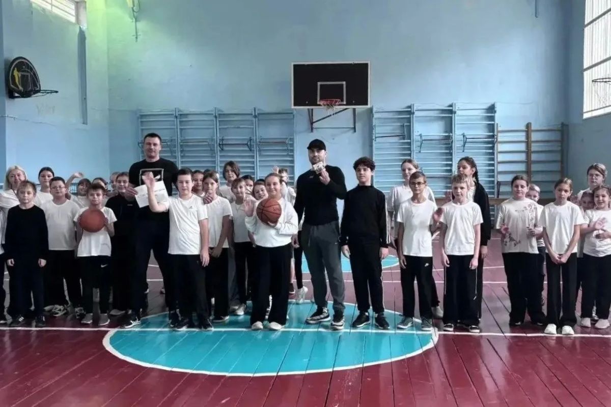 В школах города Шахты отметили День отца В школах города Шахты отметили День отца