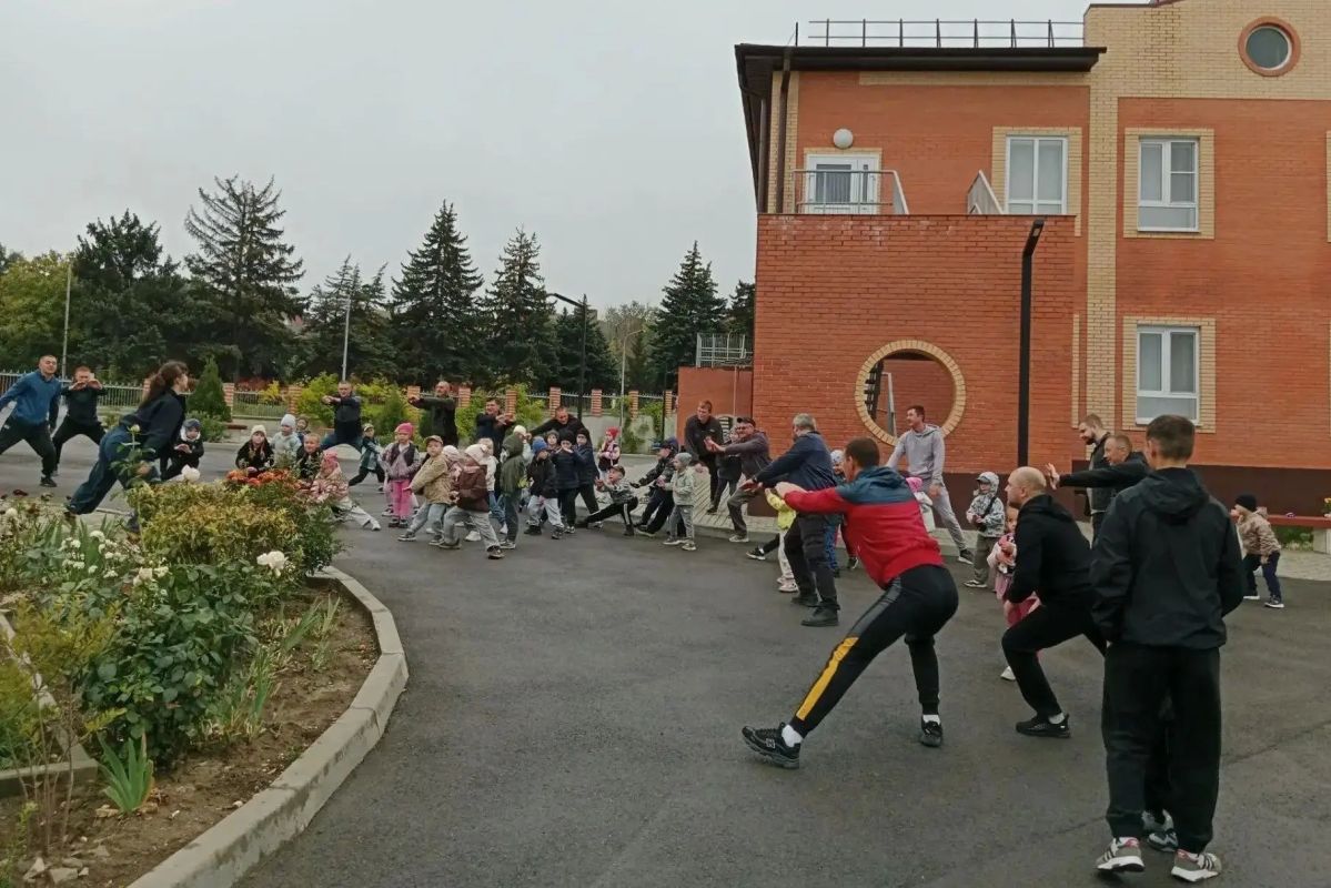 В школах города Шахты отметили День отца В школах города Шахты отметили День отца