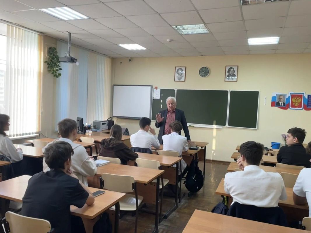 Школьникам и студентам Батайска помогают определиться с будущей профессией Школьникам и студентам Батайска помогают определиться с будущей профессией